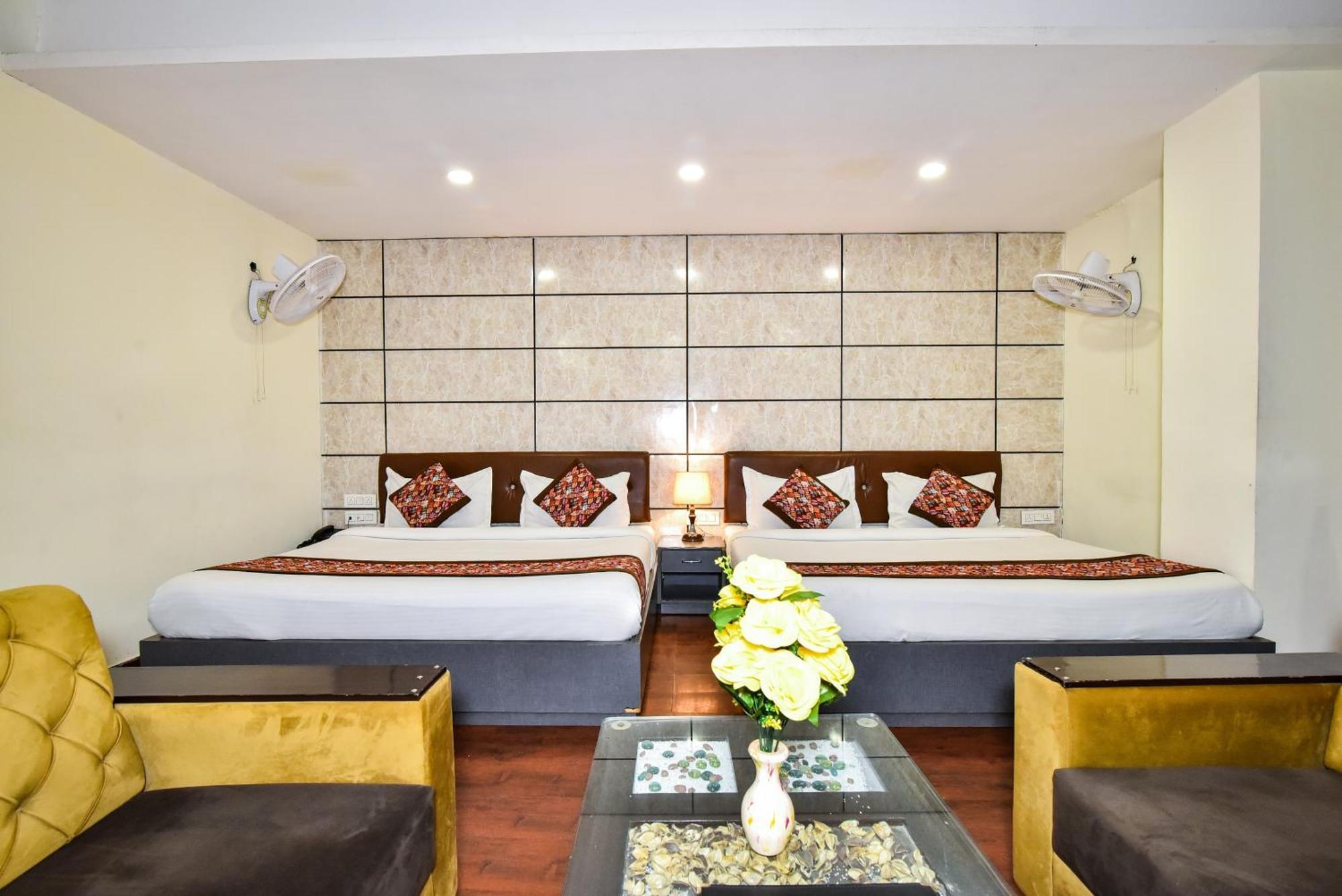 Pinaz Royale Hotel Amritsar Exterior photo