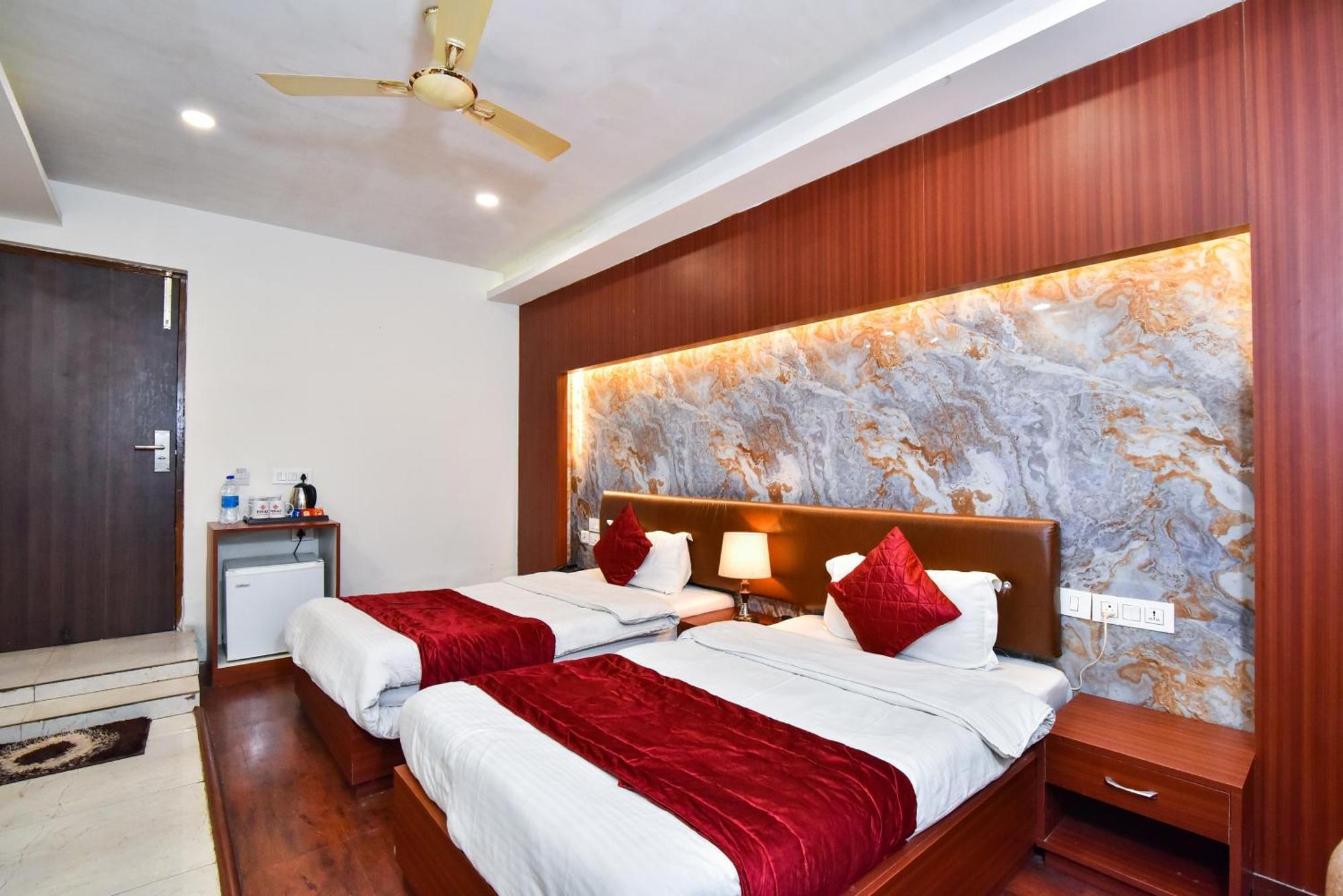 Pinaz Royale Hotel Amritsar Exterior photo