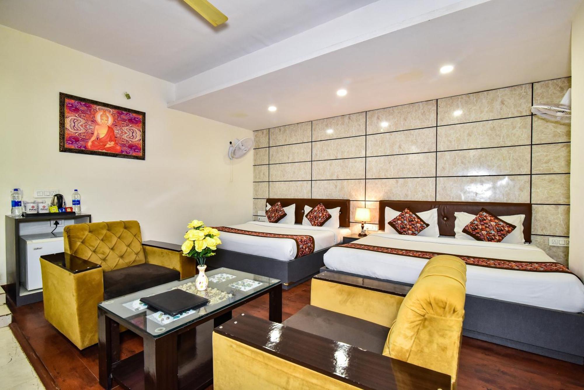 Pinaz Royale Hotel Amritsar Exterior photo