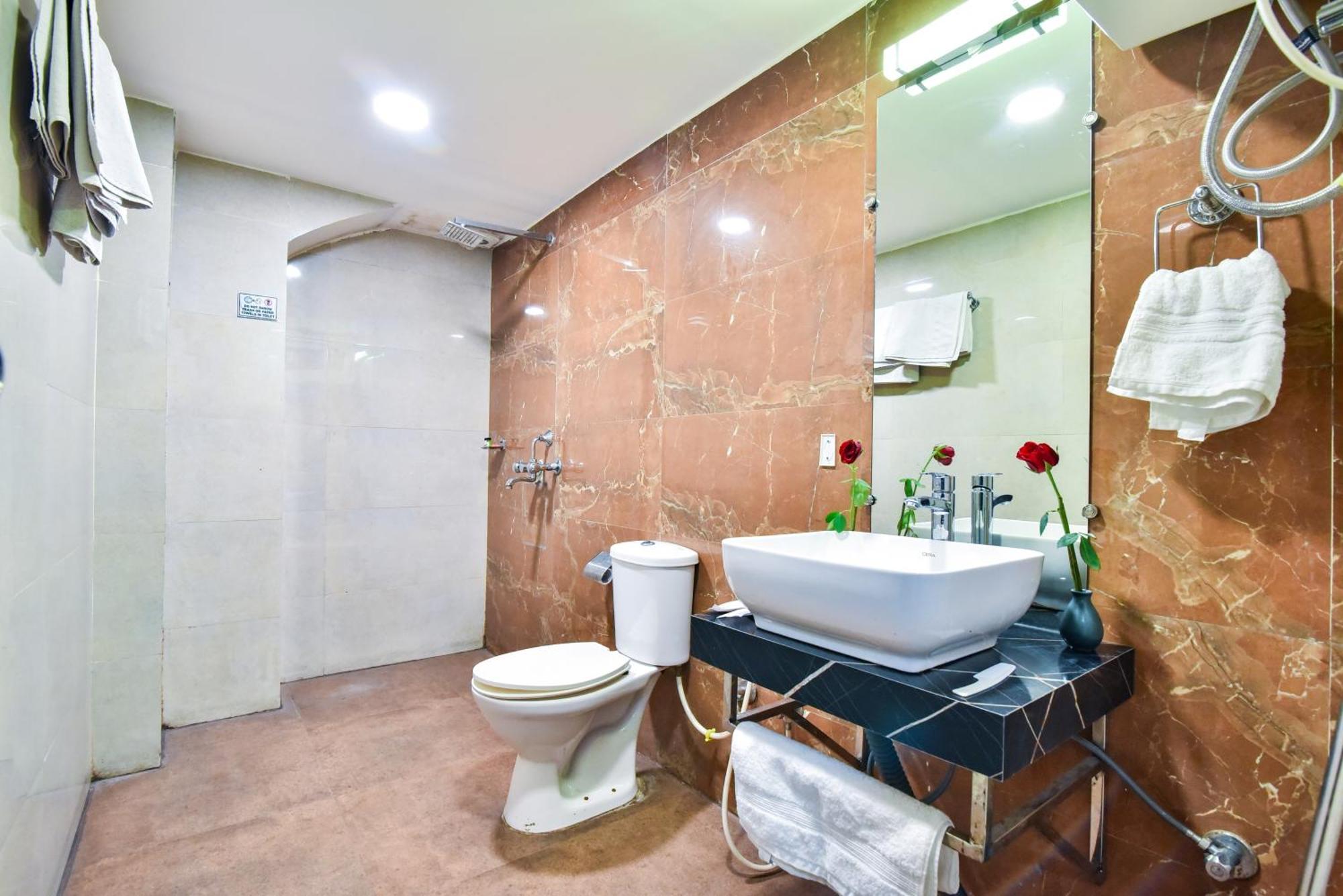 Pinaz Royale Hotel Amritsar Exterior photo